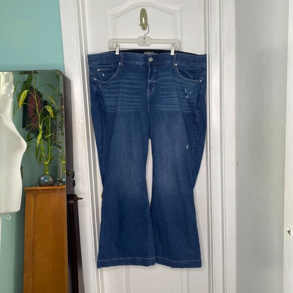 Torrid #feelthefit Bombshell Straight Premium Stretch Distressed Jeans, 28S #299 - Picture 2 of 10